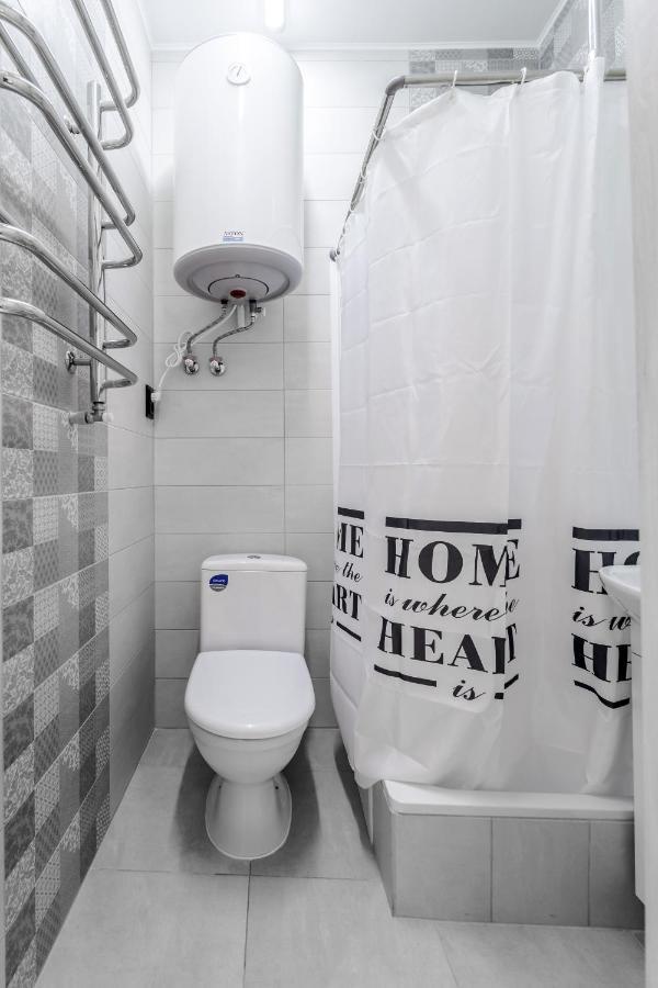 Modern Apartment In The Old City Leopoli Esterno foto