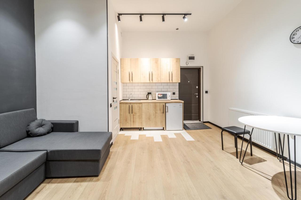 Modern Apartment In The Old City Leopoli Esterno foto