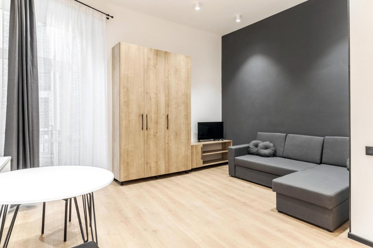 Modern Apartment In The Old City Leopoli Esterno foto