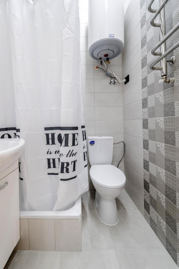 Modern Apartment In The Old City Leopoli Esterno foto
