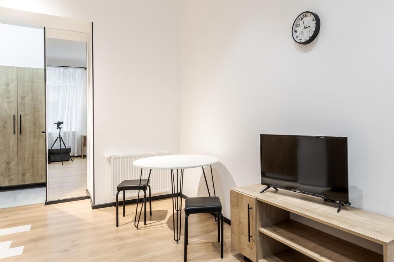 Modern Apartment In The Old City Leopoli Esterno foto