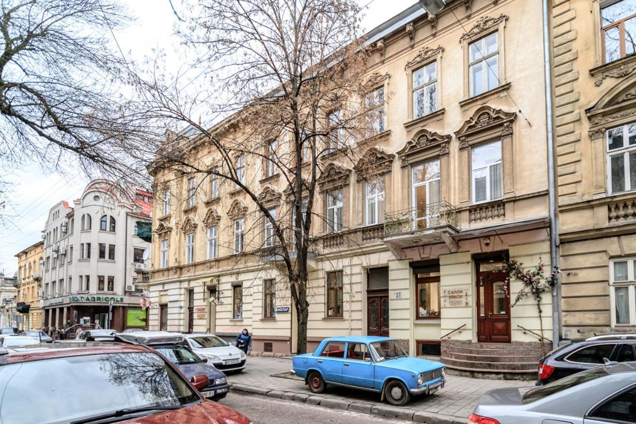 Modern Apartment In The Old City Leopoli Esterno foto