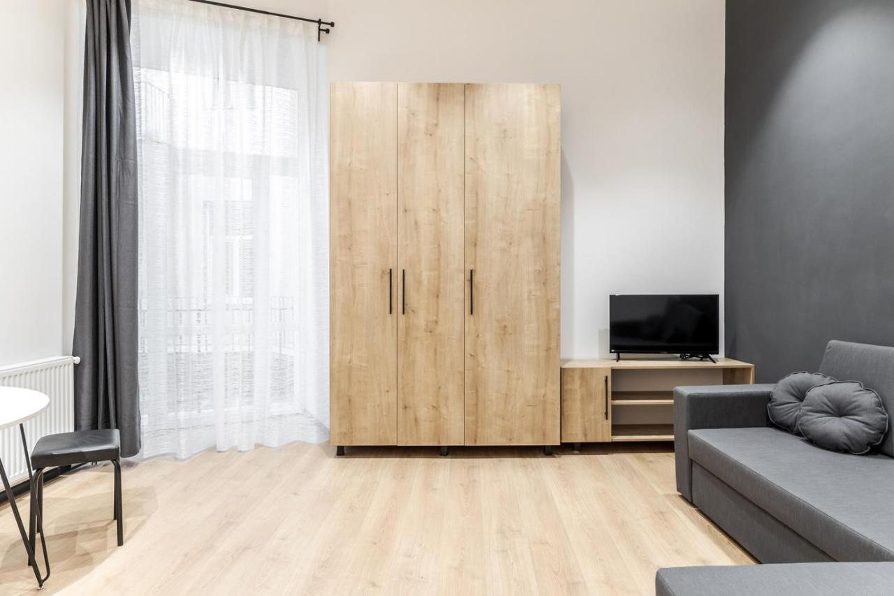 Modern Apartment In The Old City Leopoli Esterno foto