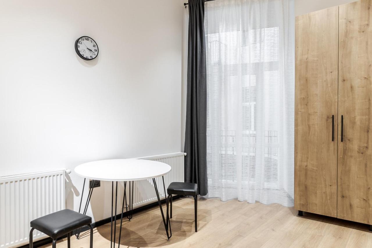 Modern Apartment In The Old City Leopoli Esterno foto