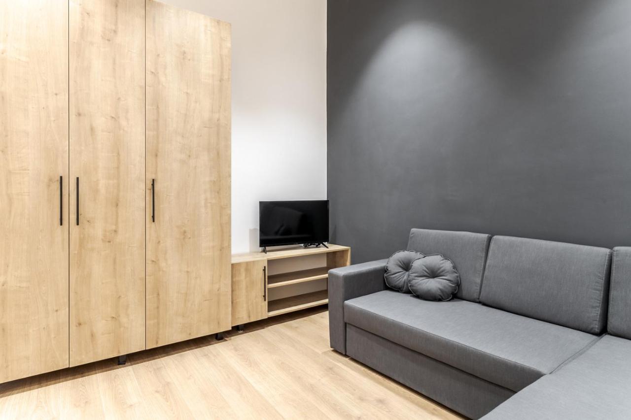 Modern Apartment In The Old City Leopoli Esterno foto