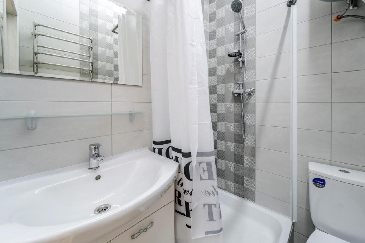 Modern Apartment In The Old City Leopoli Esterno foto
