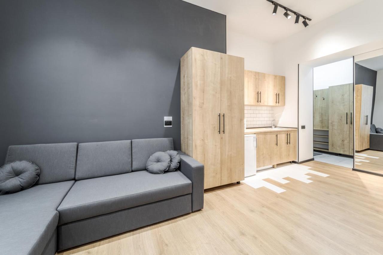 Modern Apartment In The Old City Leopoli Esterno foto