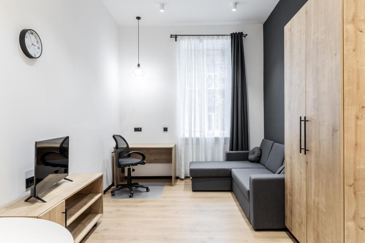Modern Apartment In The Old City Leopoli Esterno foto