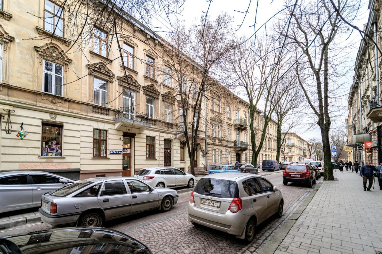 Modern Apartment In The Old City Leopoli Esterno foto