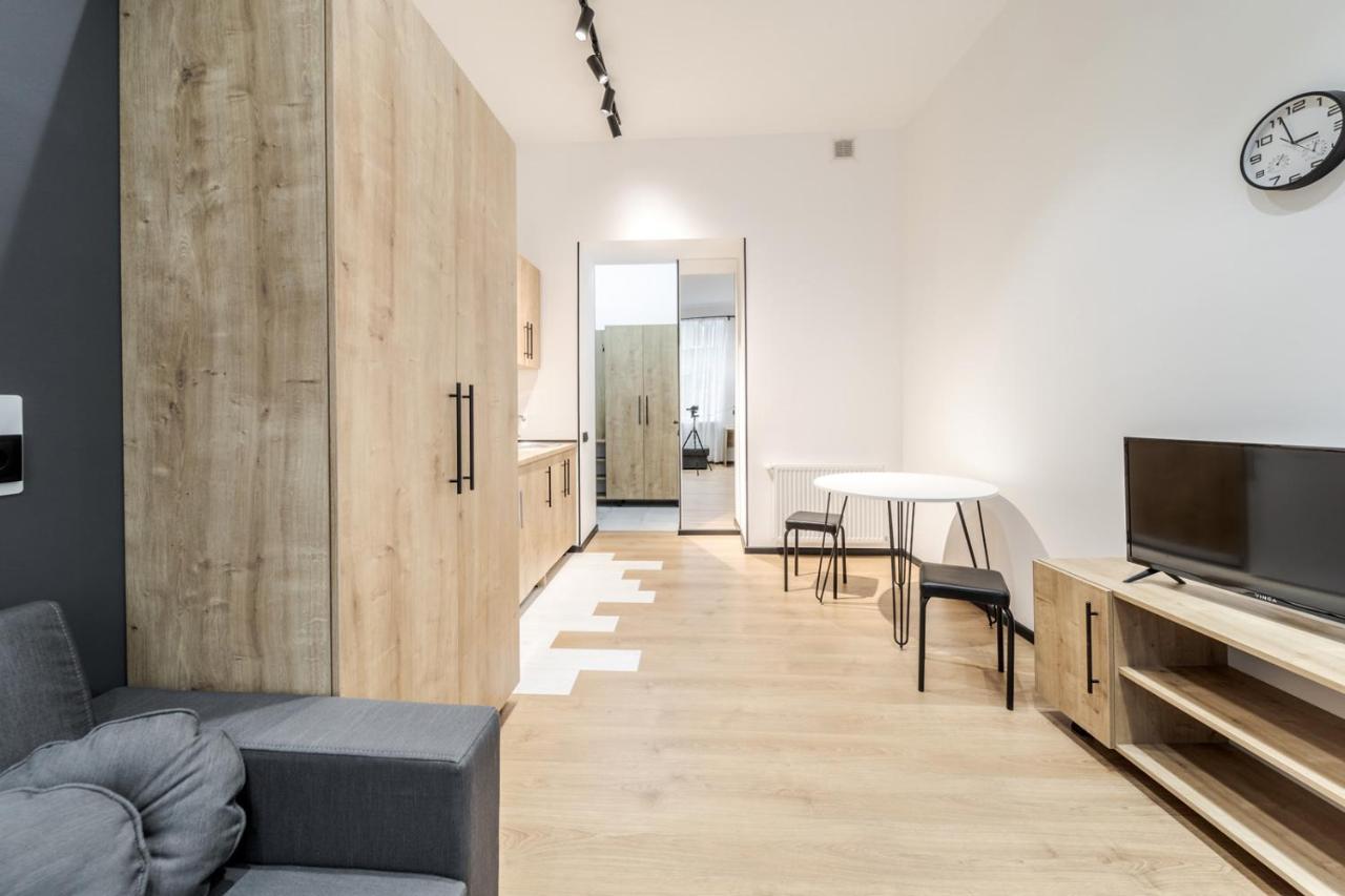 Modern Apartment In The Old City Leopoli Esterno foto