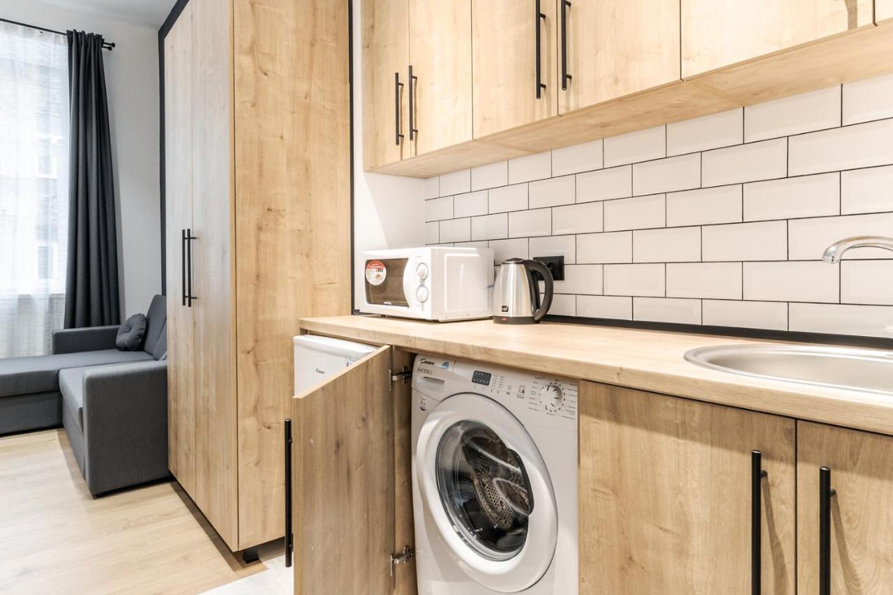 Modern Apartment In The Old City Leopoli Esterno foto