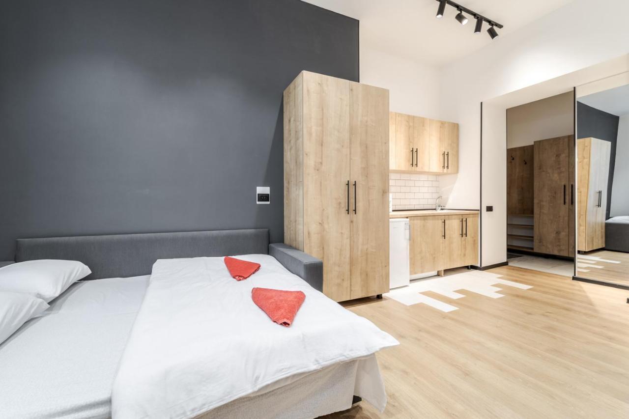 Modern Apartment In The Old City Leopoli Esterno foto