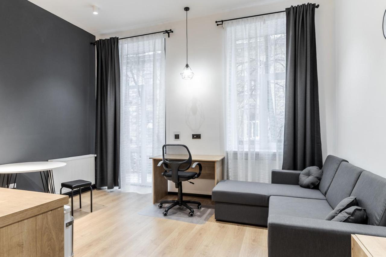 Modern Apartment In The Old City Leopoli Esterno foto