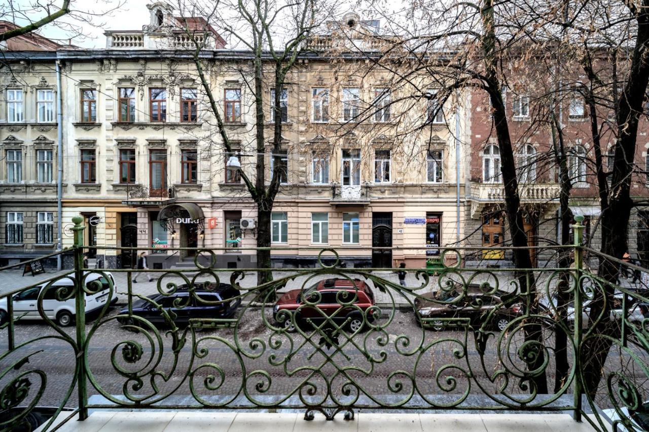 Modern Apartment In The Old City Leopoli Esterno foto