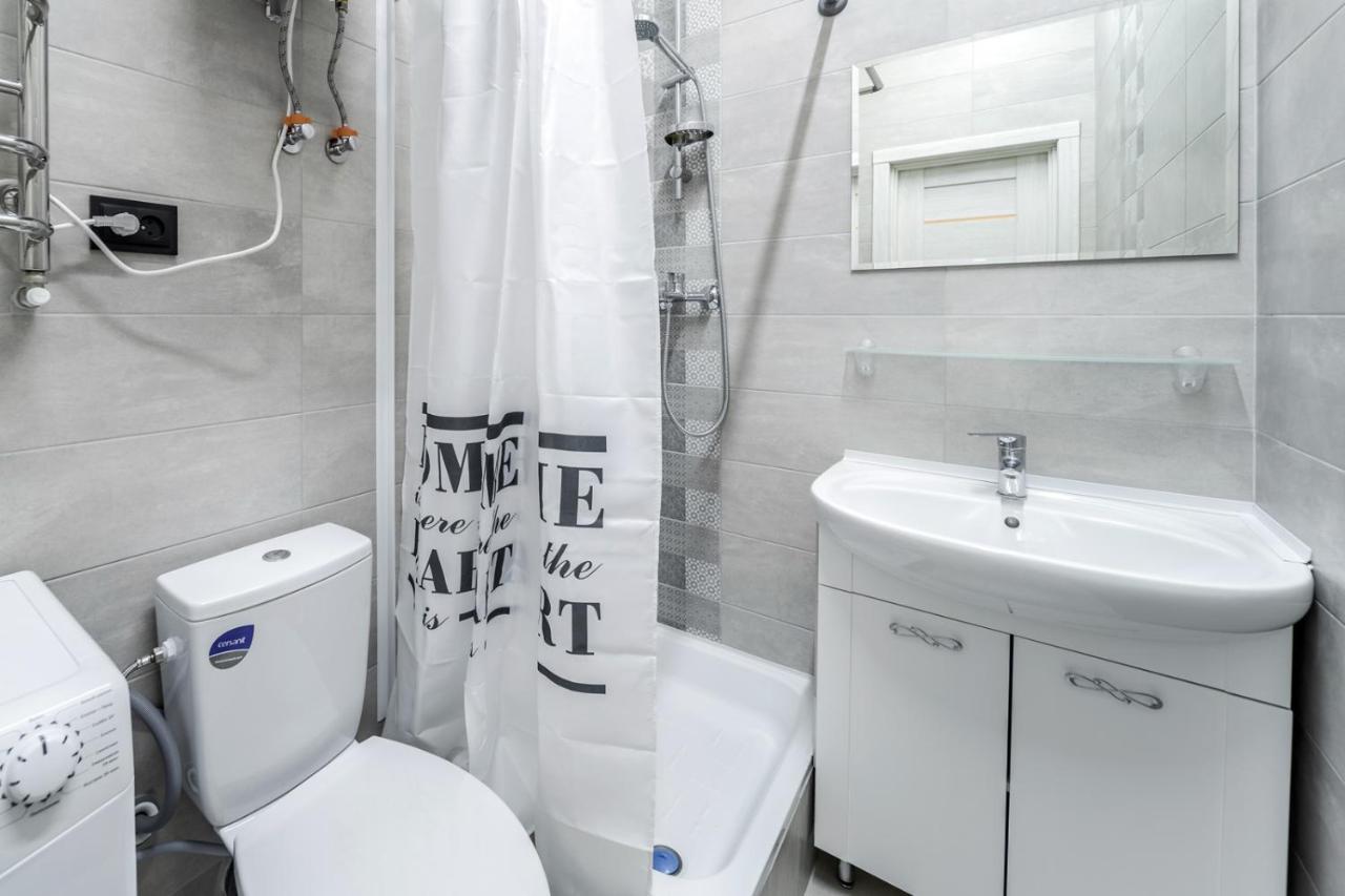 Modern Apartment In The Old City Leopoli Esterno foto
