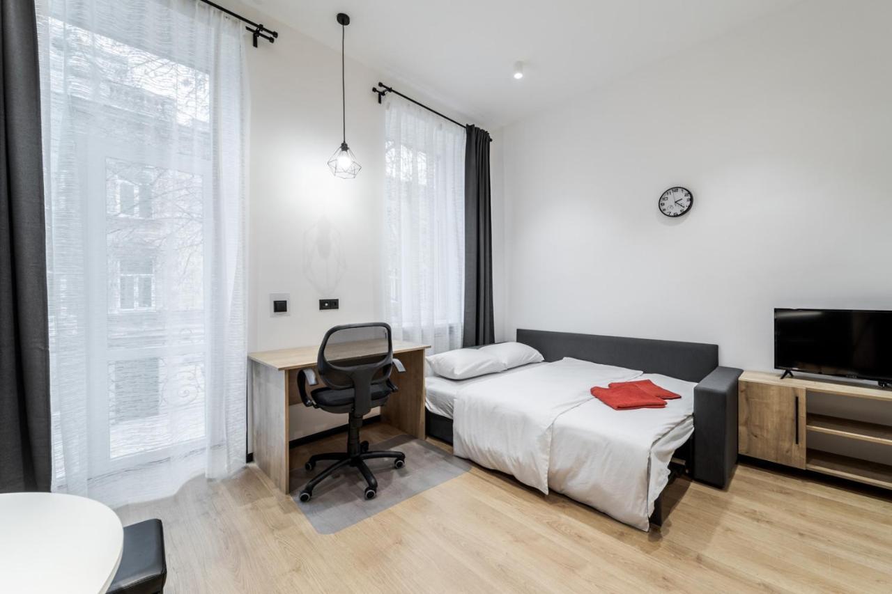 Modern Apartment In The Old City Leopoli Esterno foto