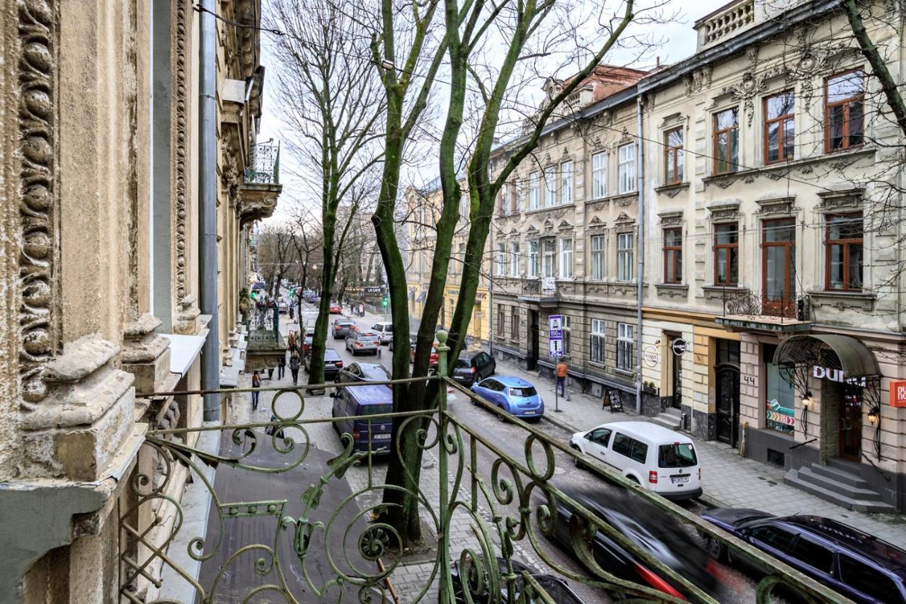 Modern Apartment In The Old City Leopoli Esterno foto