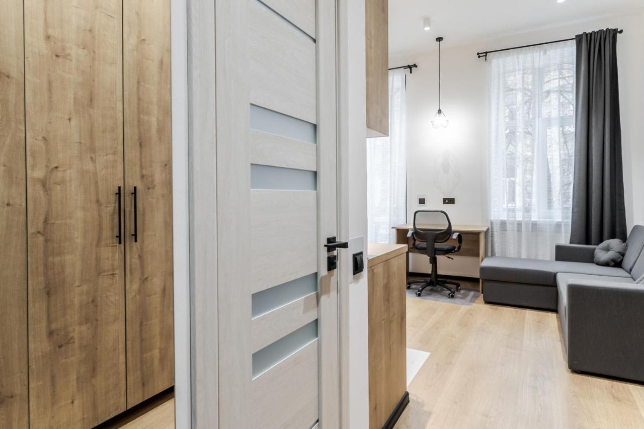 Modern Apartment In The Old City Leopoli Esterno foto